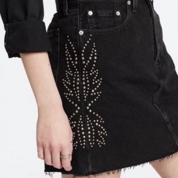 NWT Levi’s button front black denim skirt size 28 - Picture 3 of 5